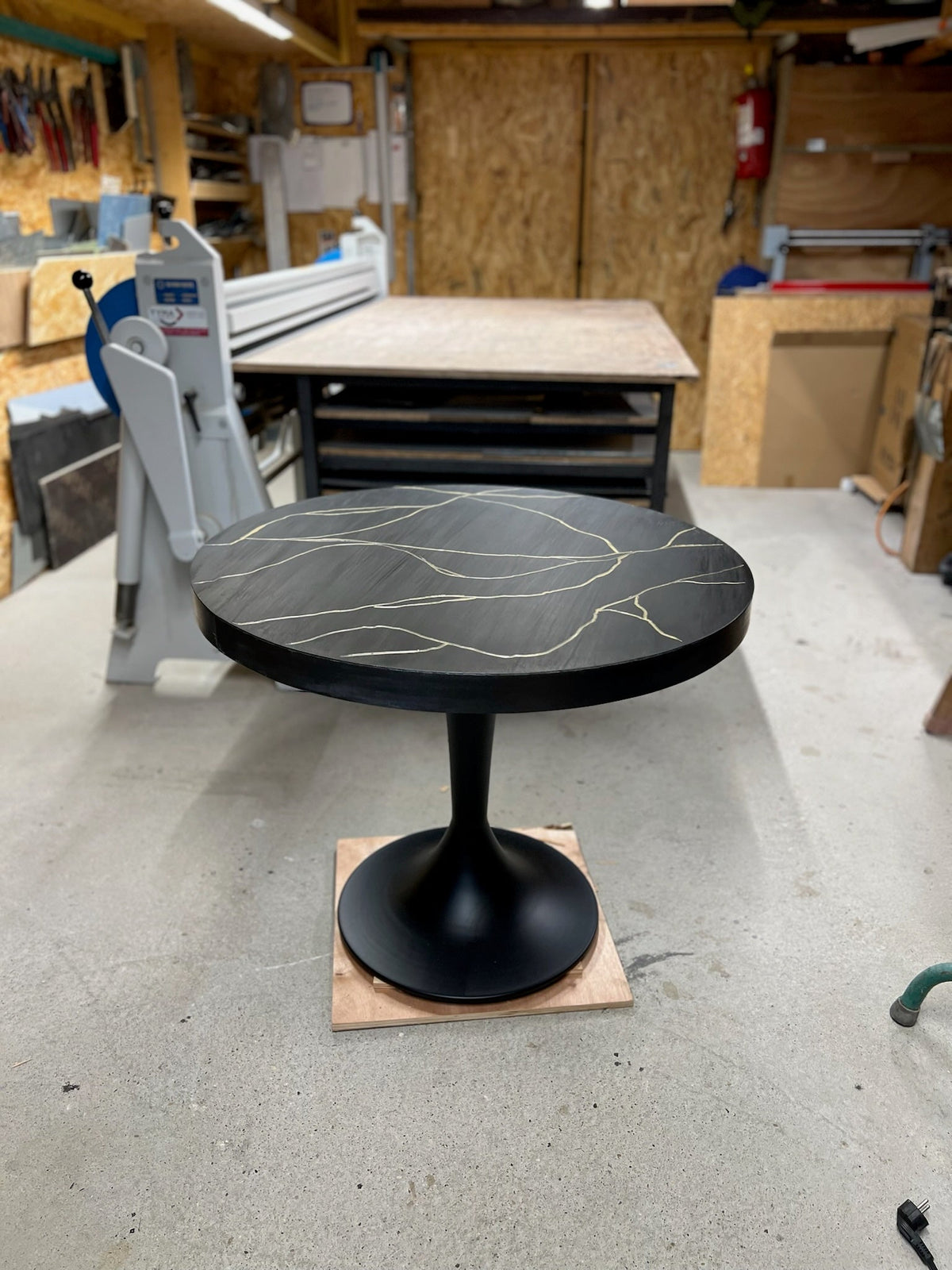 Table de salle à manger en imitation marbre
