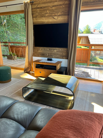 Table basse design haut de gamme au style contemporain avec finitions premium