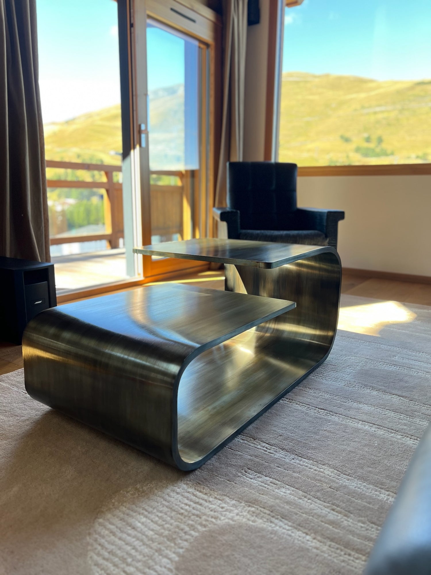 Table basse design haut de gamme au style contemporain avec finitions premium